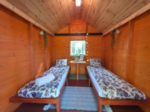 Home atsikivi puhketalu eraldi vooditega kämpingumaja