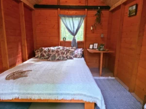 Home atsikivi puhketalu laia voodiga kämping