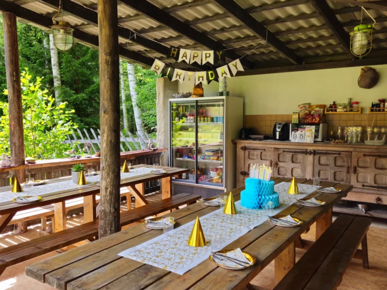 Home atsikivi puhketalu täisvarustuses väliköök külmkapiga