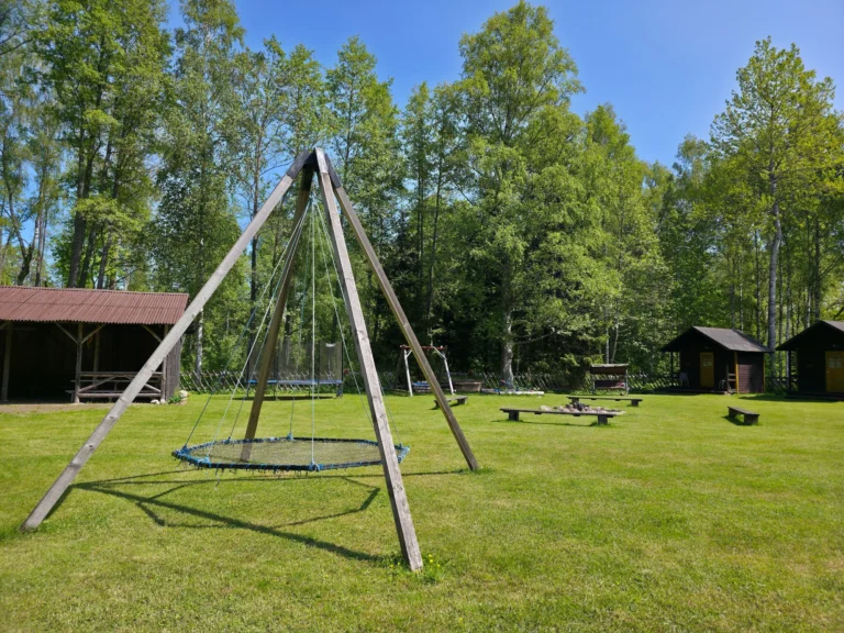 Home põnev kiik atsikivi puhketalus