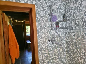 Home privaatne dusiruum saunamajas