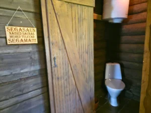 Home privaatne wc saunamajas